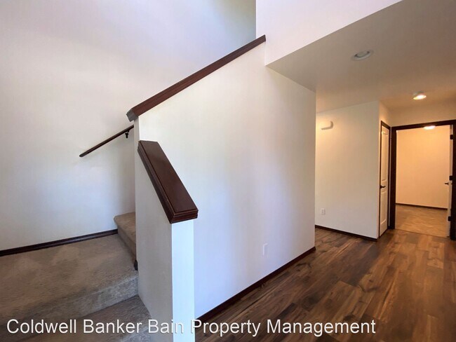 Building Photo - 102 W Pilchuck