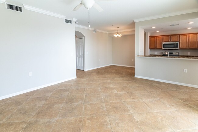 Building Photo - 2BR/2BA Unfurnished Annual Condo available...