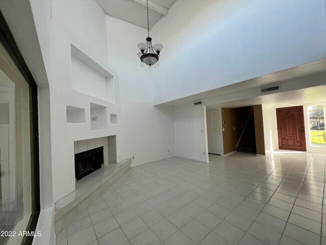 Building Photo - 3018 E Cannon Dr