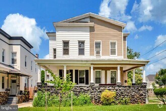 Building Photo - 1003 Walnut Ave