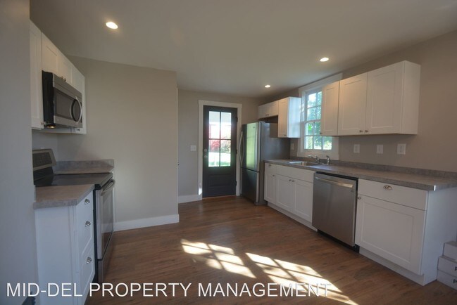 Foto del edificio - 4677 Summit Bridge Rd