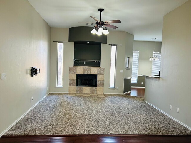 Foto del edificio - AVAILABLE NOW - $500 OFF FIRST FULL MONTH - Beautiful Home In Edmond School District!