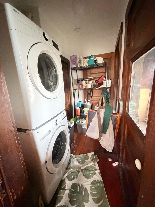 Building Photo - 17 Linden Ave