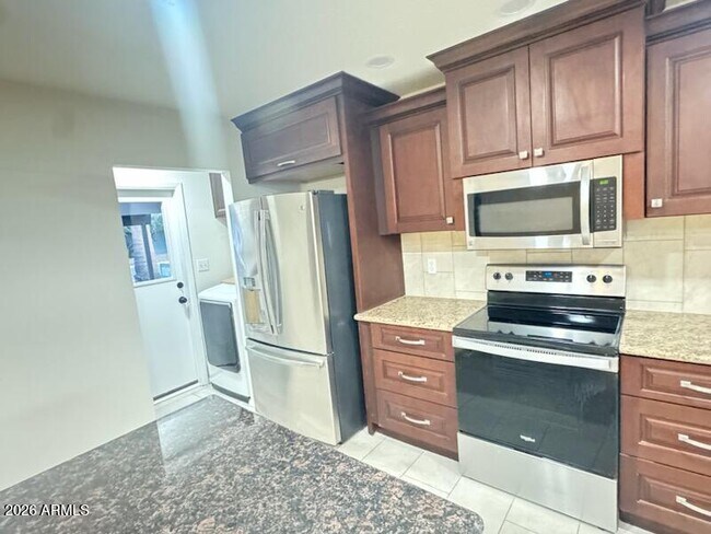 Foto del edificio - 4816 S Taylor Dr