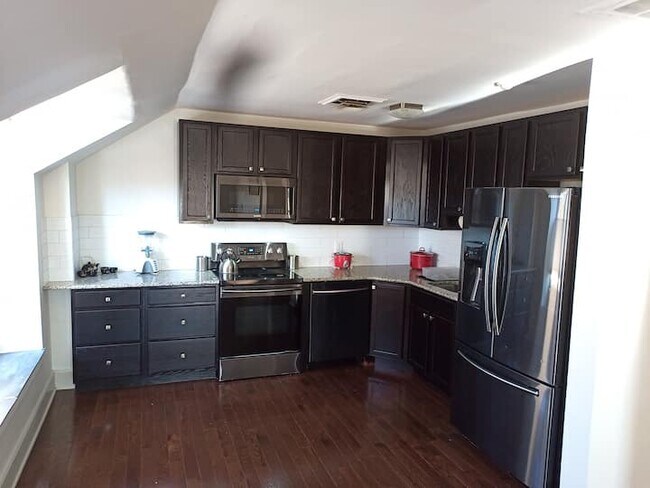 Building Photo - 811 Bethlehem Pike