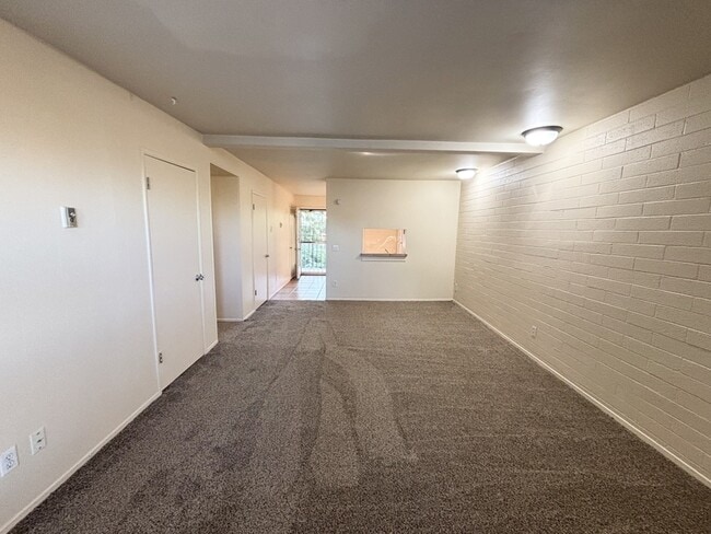 Building Photo - 599 Darwin St