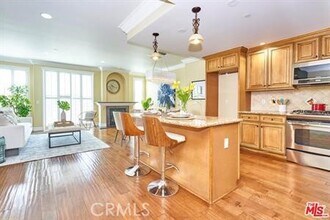 Building Photo - 412 S Wilton Pl