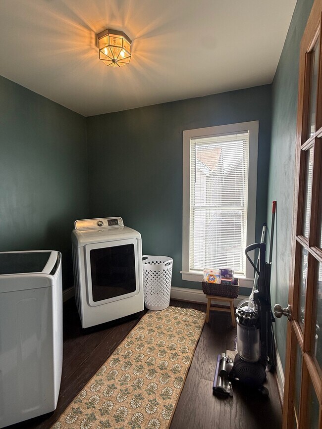 Foto del edificio - 712 E 6th St