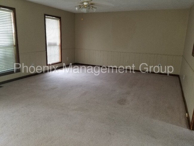 Building Photo - 142 Elmfield Dr