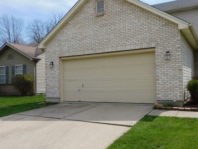 Building Photo - Spacious 4 Bedroom, 2.5 Bath Home