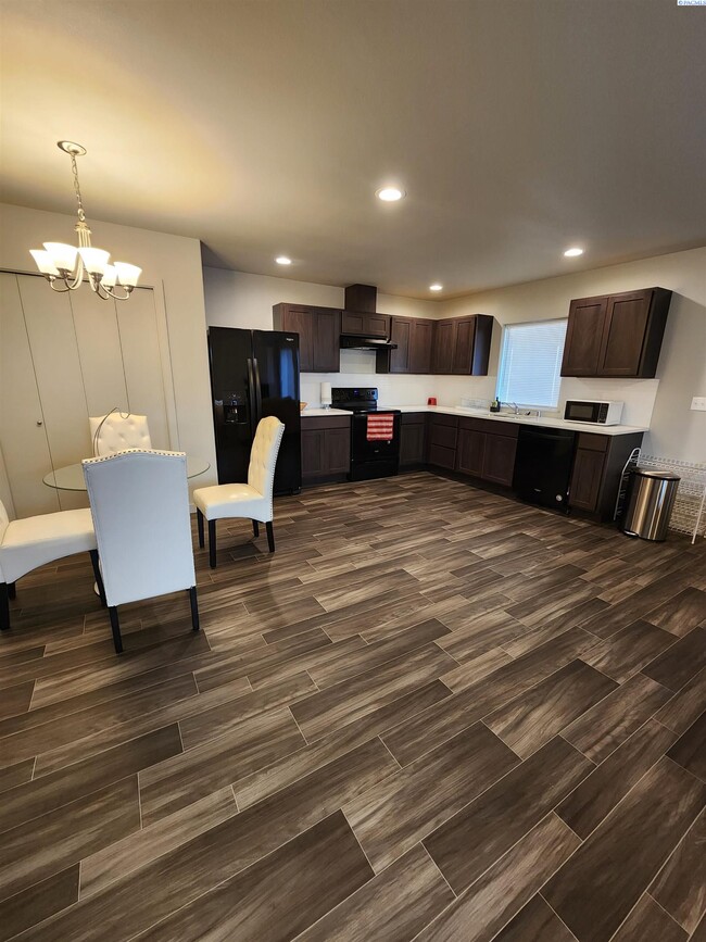 Building Photo - For Rent