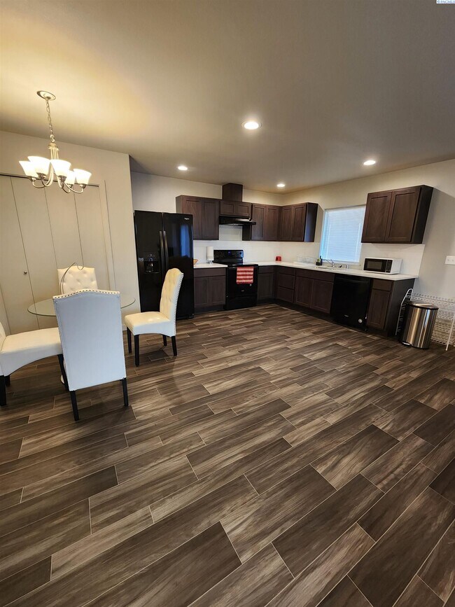 Foto del edificio - For Rent