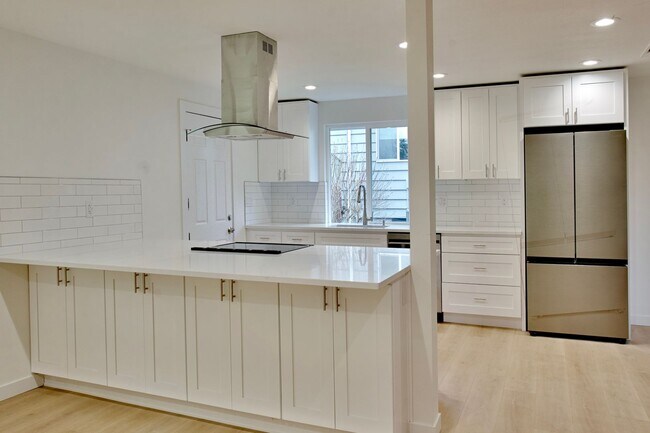 Foto del edificio - 4 bedroom Home on Highland St in Tacoma