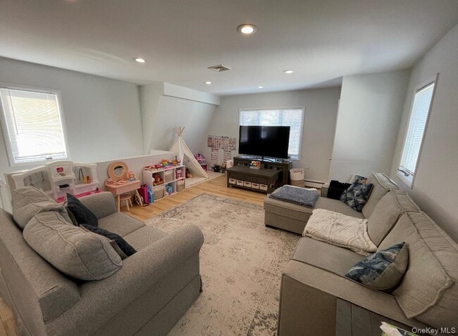 Building Photo - 512 E Penn St