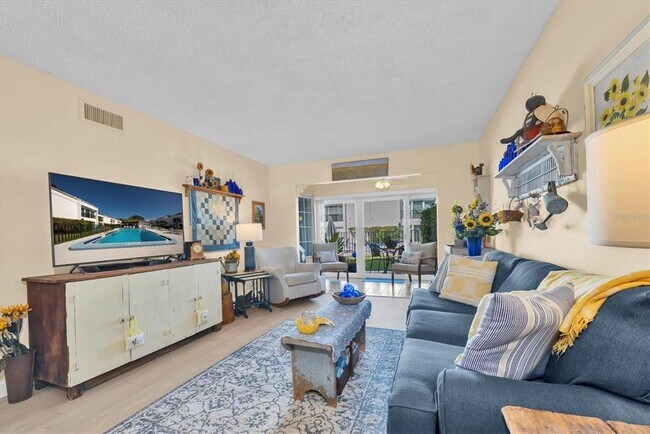 Building Photo - 2060 Marilyn St