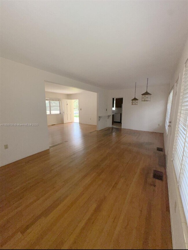 Foto del edificio - 747 Palermo Ave