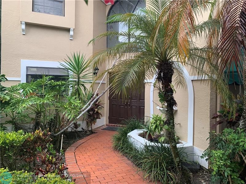 Primary Photo - 22548 Caravelle Cir