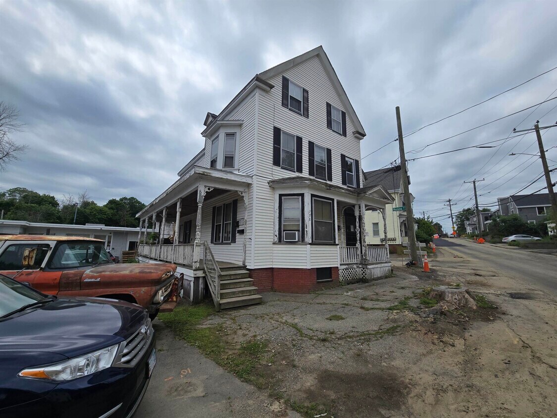 Primary Photo - 138 Bartlett St