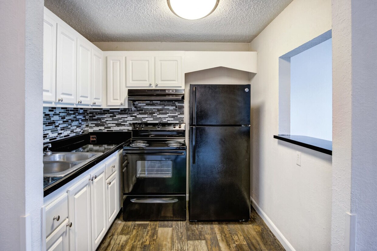 1BR, 1 BA - 670SF - Cocina - Coronado Springs
