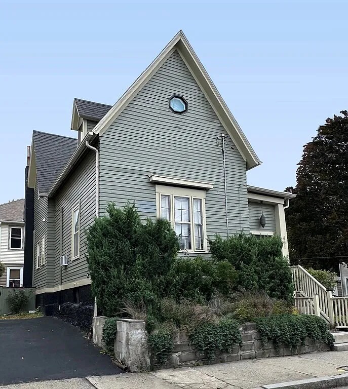 481 Pine St, Providence, RI 02907 Room for Rent in Providence, RI