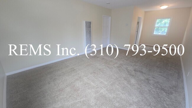 Foto del edificio - Bright Upstairs 1 Bedroom Apartment w/ Shared Garage Parking