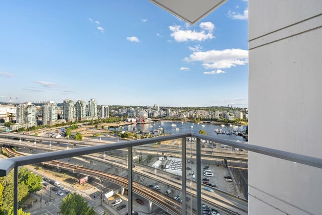 Building Photo - 688 Abbott St