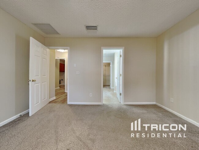 Foto del edificio - 7134 Beekman Lake Dr