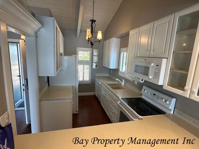 Foto del edificio - Premier Sherwood Lakes Location – Upstairs End Unit with Stunning Lake & Mountain Views