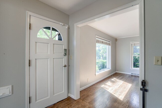 Foto del edificio - A Home With Character Walking Distance To Memorial Park!!