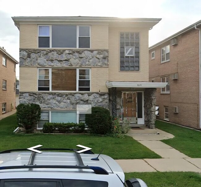 Building Photo - 4621 N Sayre Ave