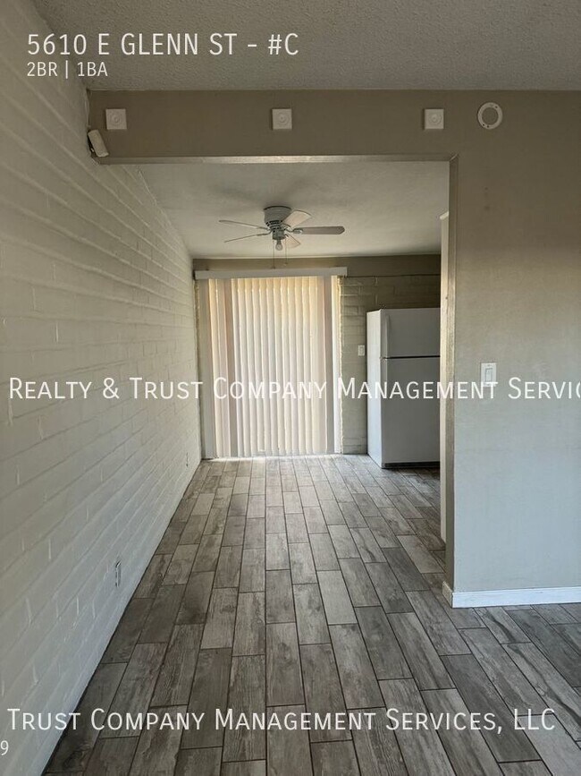Building Photo - Welcome to our spacious 2-bedroom, 1-bathr...