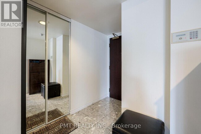 Photo du bâtiment - 736 Bay St.
