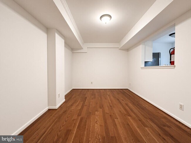 Foto del edificio - 8101 Burkart Ct