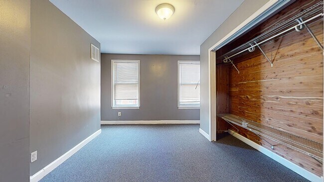 Building Photo - House for rent!