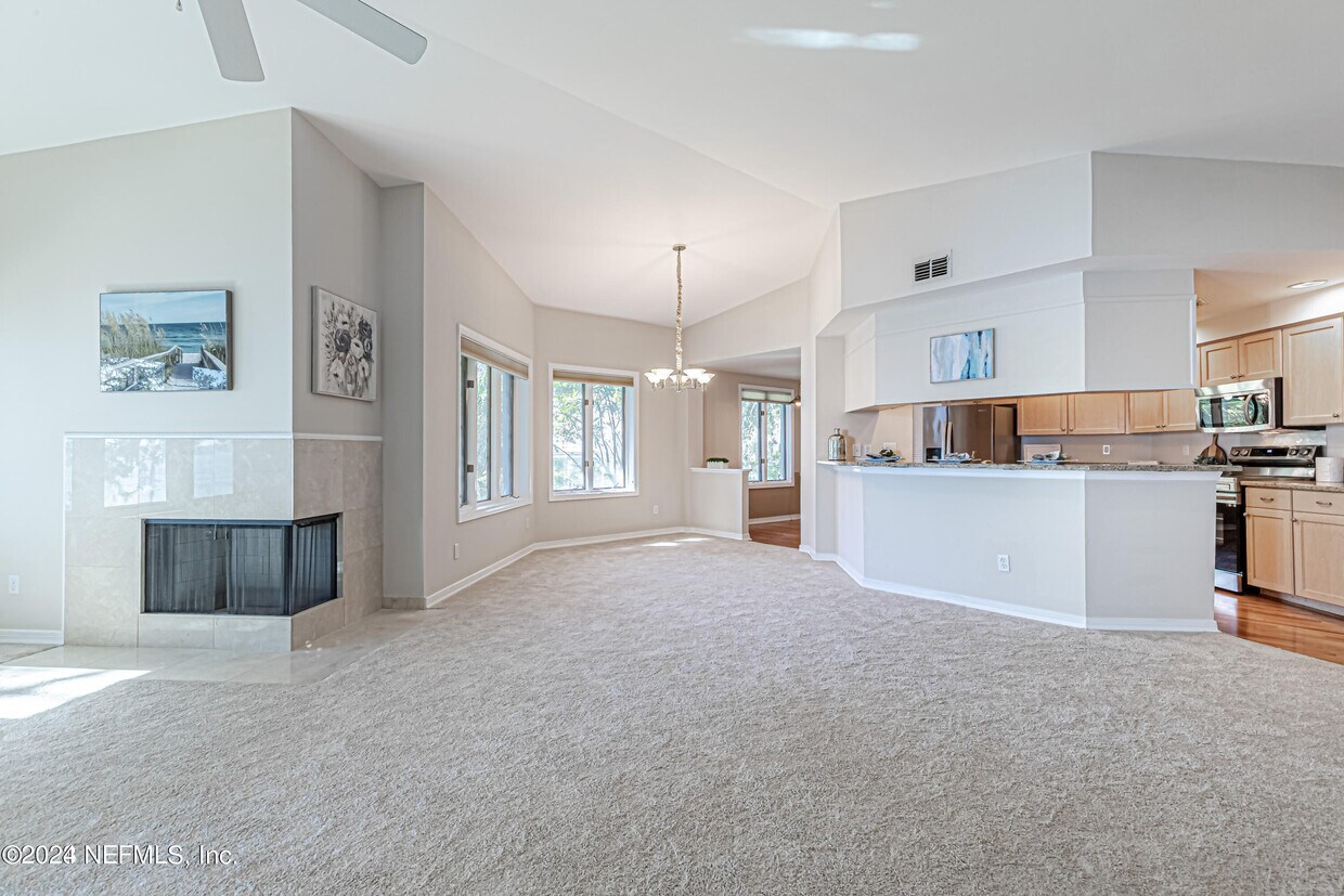 Primary Photo - 2099 Winterbourne W
