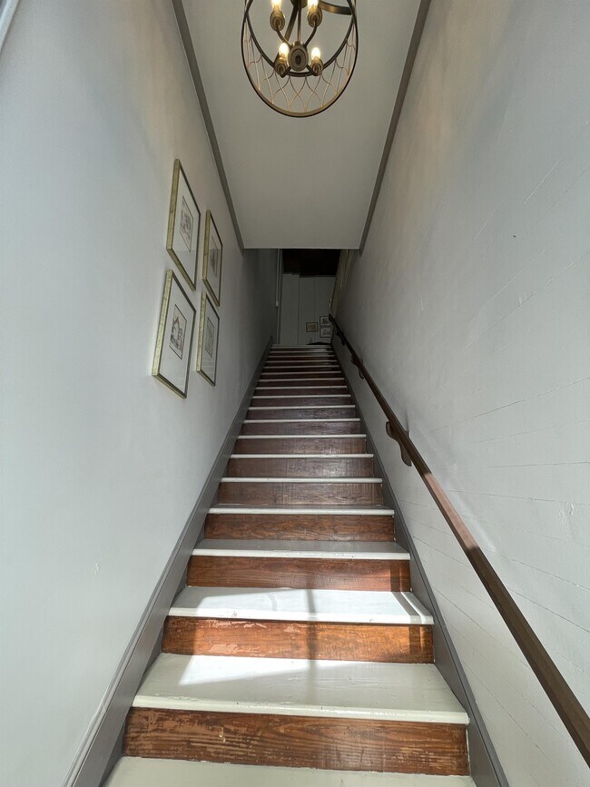 Building Photo - 107 S Lee St