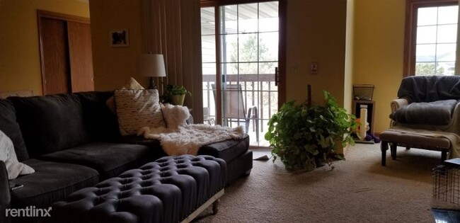 Foto del edificio - W240N2532 E Parkway Meadow Cir