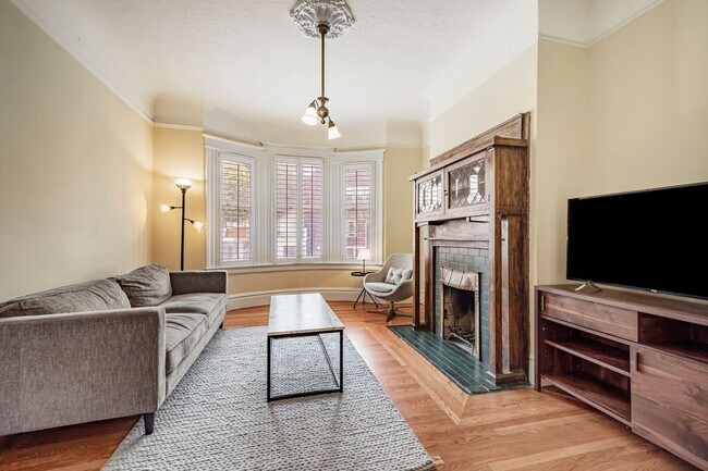 Foto del edificio - Offered FURNISHED or UNFURNISHED: 3 BR with Split BA flat in Presidio Heights