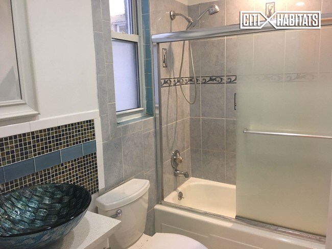 Building Photo - 129 E 52nd St