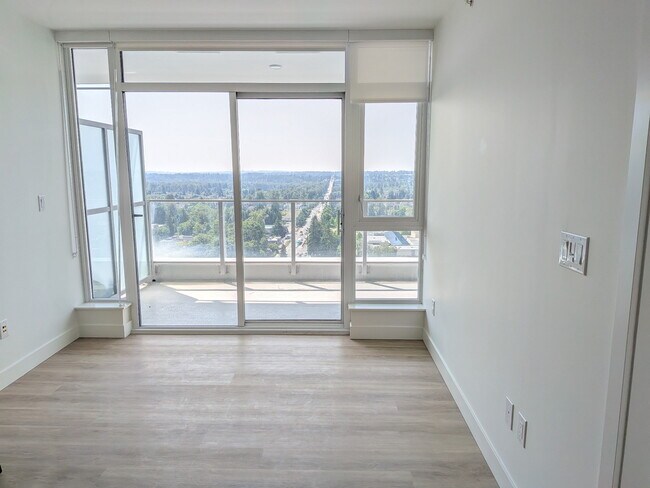 Photo du bâtiment - 9675-9675 King George Blvd