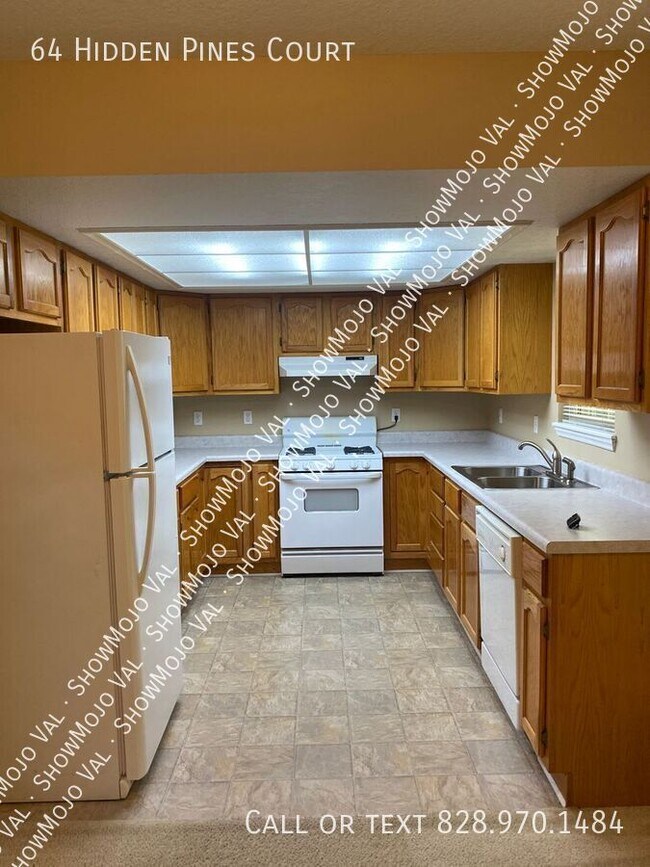 Foto del edificio - 64 Hidden Pines Ct