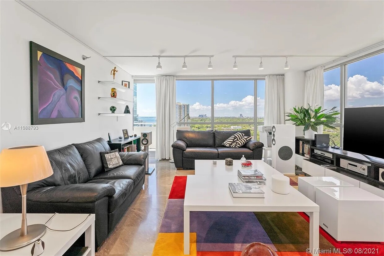 Foto principal - 2025 Brickell Ave