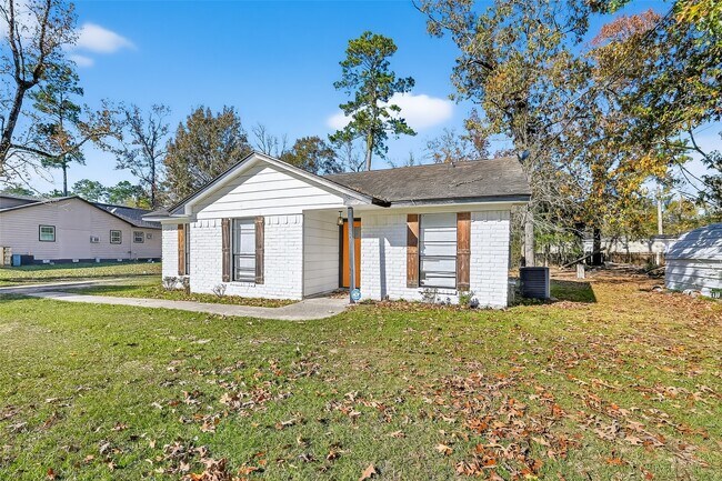 Foto del edificio - 23567 Pine Forest Dr