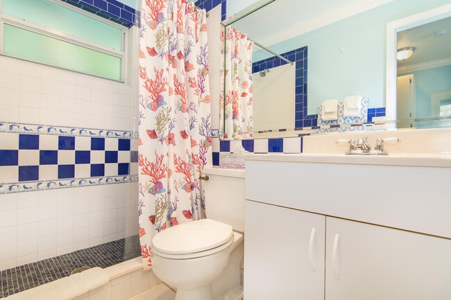 Building Photo - 751 Ocean Dr