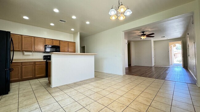 Foto del edificio - Eastside (Stella and Kolb) 4 bedroom  2 bath house with 2 car garage near Lakeside Park!