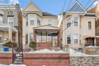 Building Photo - 325 57th St