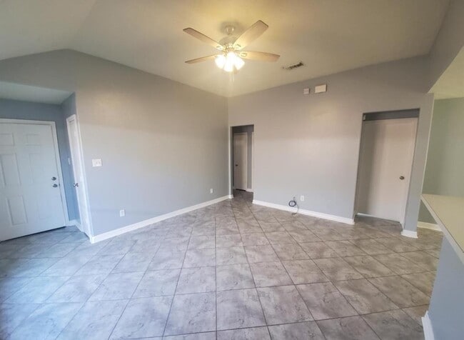 Building Photo - 14927 Diamond Way