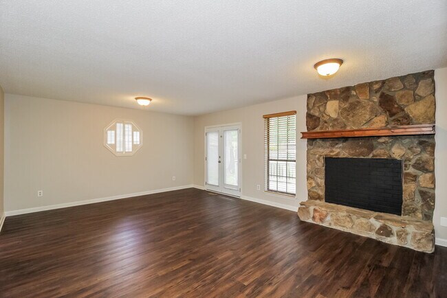 Foto del edificio - 3240 Beaver Dr