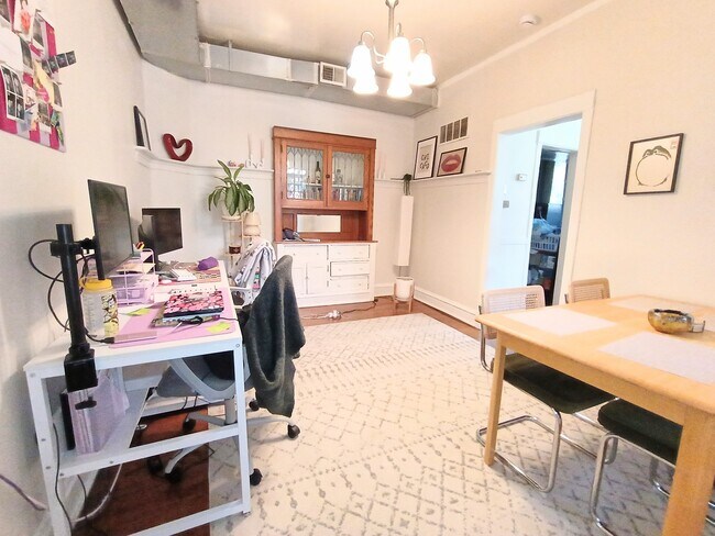 Foto del edificio - 3508 N Broadway