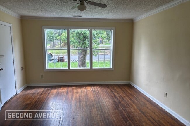 Foto del edificio - 2374 Larose Ave